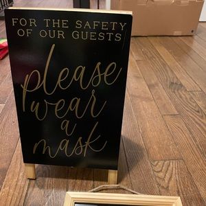 “Please wear a mask” Sign
